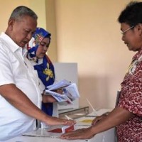 Bupati Salurkan Hak suaranya di TPS 01 Cigugur